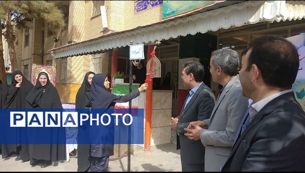 جشن آغاز سال تحصیلی در دبیرستان دخترانه حاتمی 