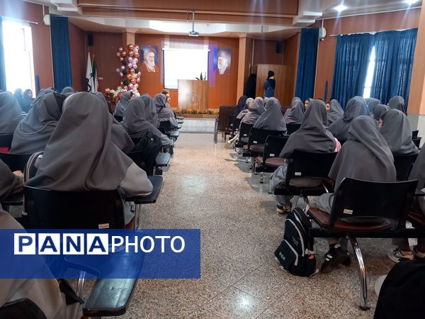 جشن جوانه ها باشور و شوق دانش آموزان در دبیرستان آرمینه مصلی نژادمشهد