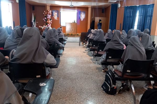 جشن جوانه ها باشور و شوق دانش آموزان در دبیرستان آرمینه مصلی نژادمشهد
