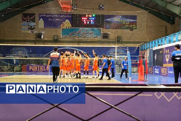 جدال حساس هفته دوم لیگ برتر با برتری قاطع میهمان پایان یافت