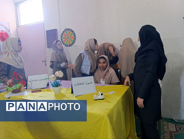 انتخابات شورای دانش‌آموزی در مدرسه خلیج‌فارس بوموسی 