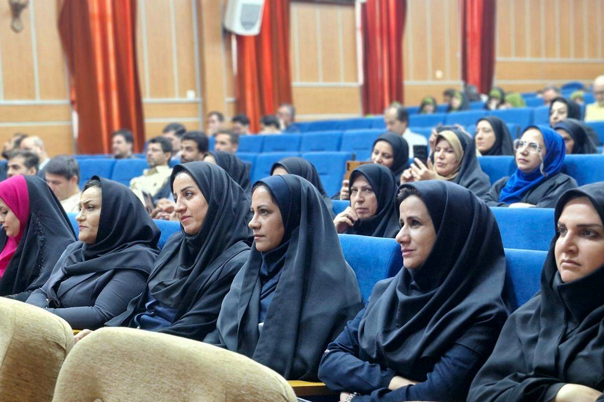 آیین تقدیر از مشاوران و رابطین مشاورین در قرچک