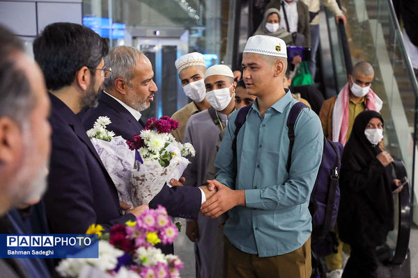مراسم استقبال بازگشت اولین کاروان عمره گذار دانش آموزان پسر