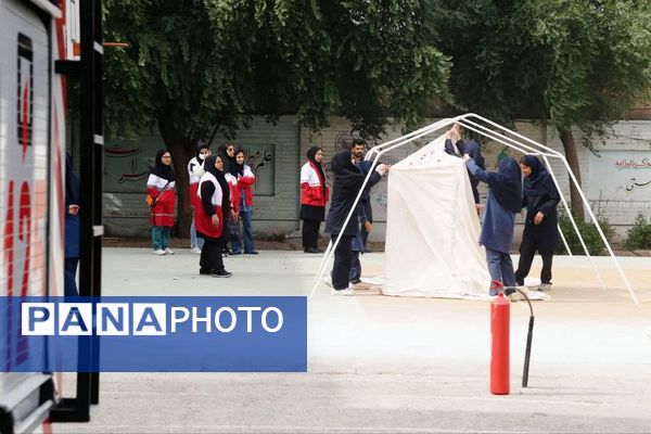 تمرین عملی دانش‌آموزان خوزستان برای بیست و هفتمین مانور سراسری زلزله