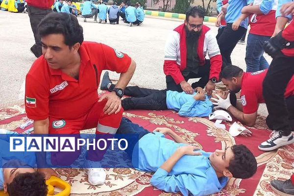 مانور زلزله در مدارس شهرستان‌ها و مناطق استان بوشهر