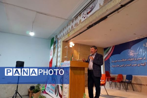 تجلیل از  دانش‌آموزان برگزیده جشنواره‌های فرهنگی هنری، المپیاد رویش و خبرنگاران پانا زرقان