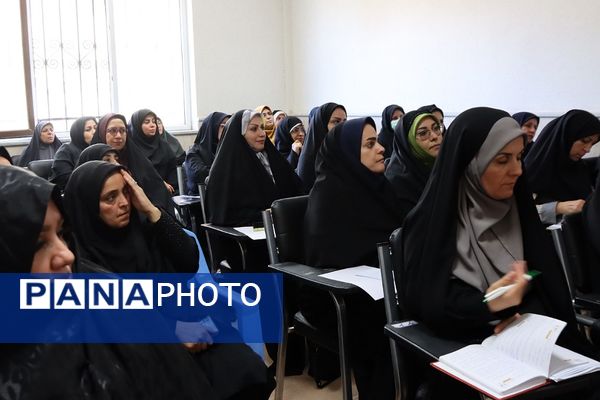 نشست بصیرتی و تربیتی با محوریت عفاف و حجاب در اداره آموزش و پرورش شهرستان اسلامشهر