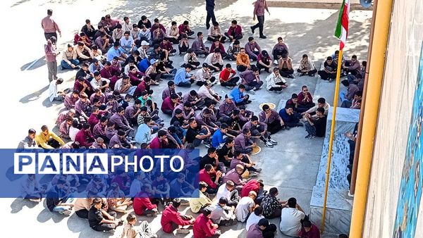 روایتی از دفاع مقدس در دل دبیرستان میثاق کاشمر