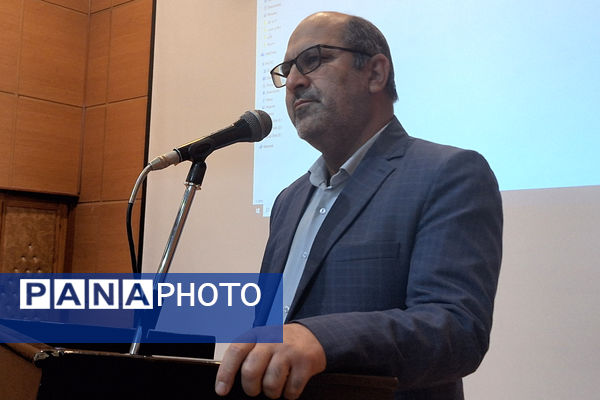 آیین تقدیر از انجمن‌های اولیا و مربیان برتر و تبیین فرآیند انتخابات شورای انجمن اولیا و مربیان ناحیه یک شیراز 