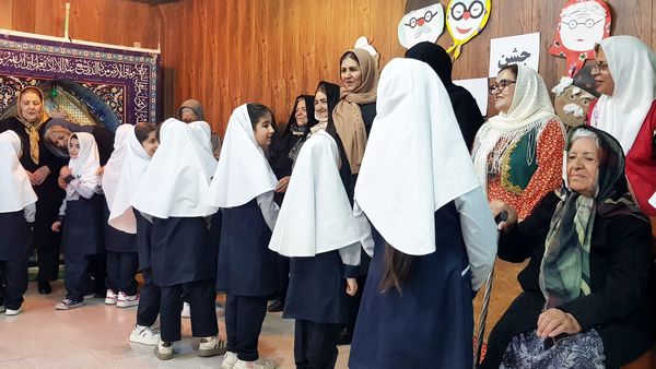 بزرگداشت هفته ملی سالمند در دبستان دخترانه سماء شیروان 