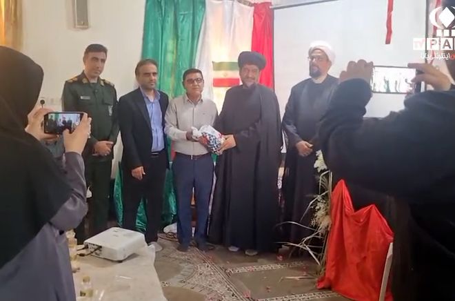 آیین «لاله‌های روشن» در دبیرستان عصمتیه شهرستان گناوه