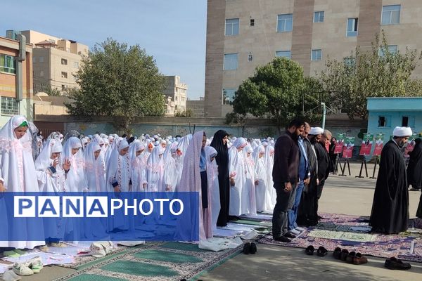 برپایی نماز جماعت مدارس کهریزک با حضور امام جمعه منطقه 