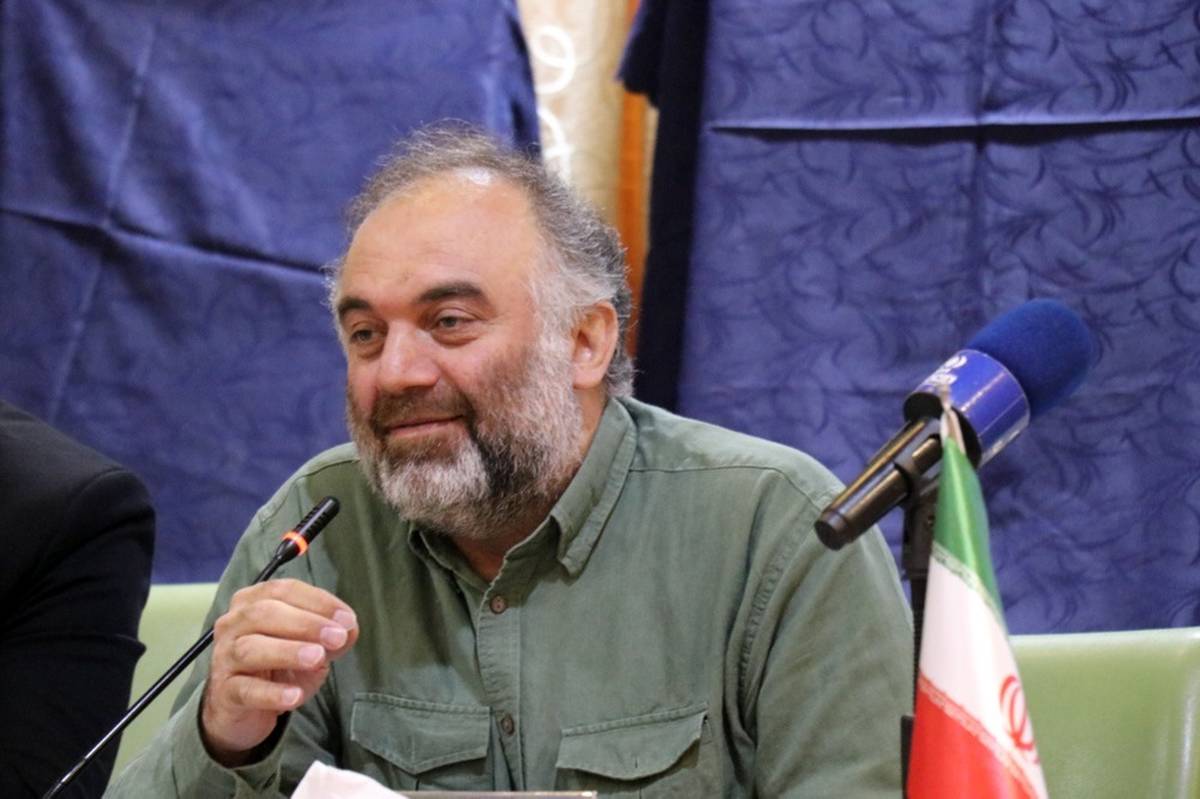 نماز و قرآن باید محور فعالیتهای تربیتی مدارس باشد
