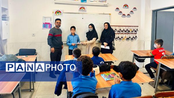 تقدیر از برگزیدگان ویژه‌برنامه هفته جهانی فضا در مدارس حاجی‌آباد