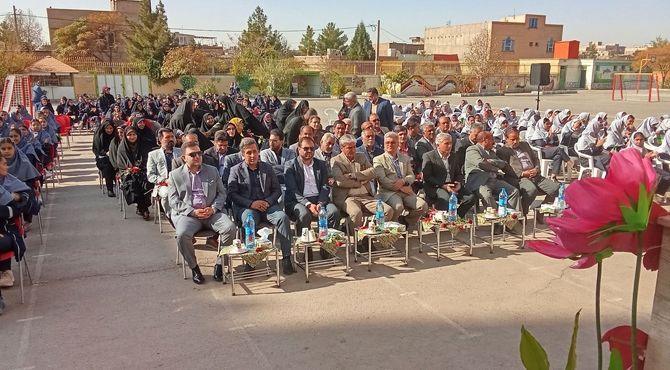 گرامیداشت هفته پیوند اولیا و مربیان در دبیرستان نمونه دولتی وکیلی ۱۰نیشابور