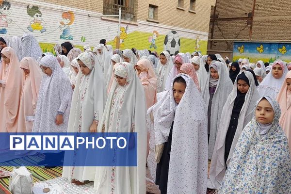 روز معنویت در مدرسه محدثه شاهد ورامین؛ از نماز باران تا زنگ عتبات عالیات