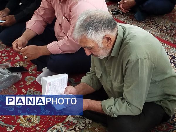 نماز جمعه کاشمر با حضور پرشور مردم برگزار شد