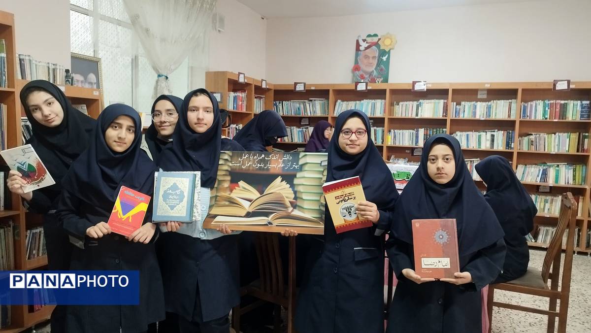 صدای ورق زدن کتاب، نوای دبیرستان شاهد تکتم در هفته کتاب