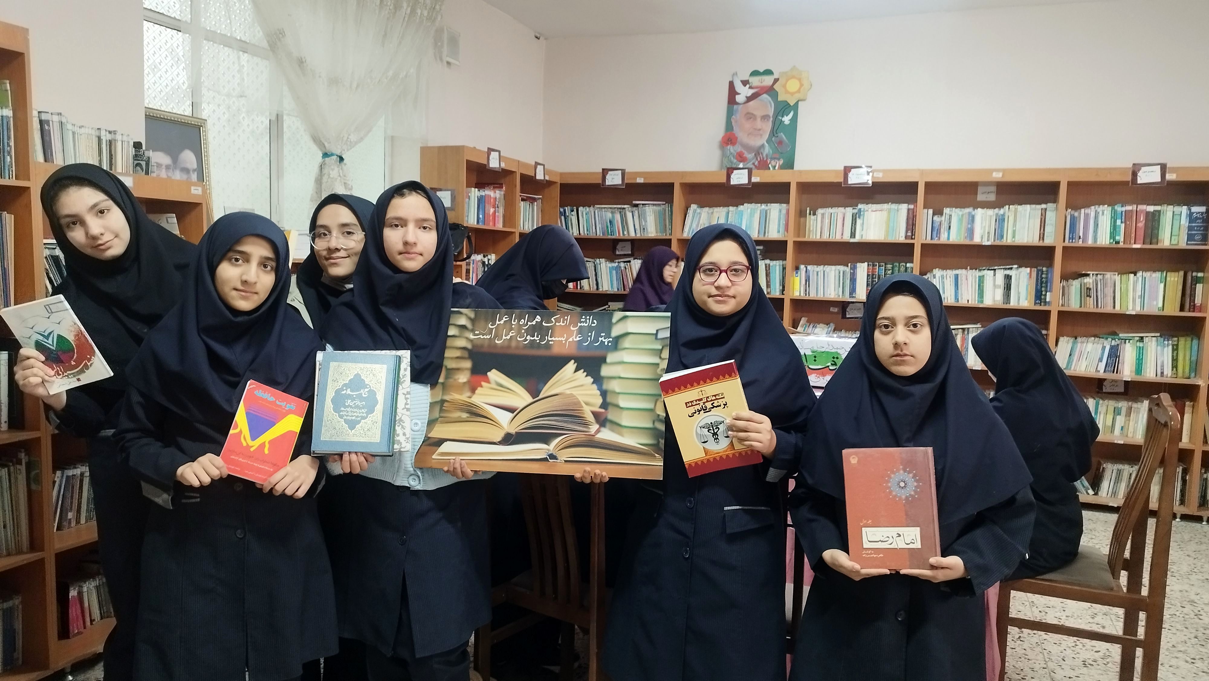 صدای ورق زدن کتاب، نوای دبیرستان شاهد تکتم در هفته کتاب