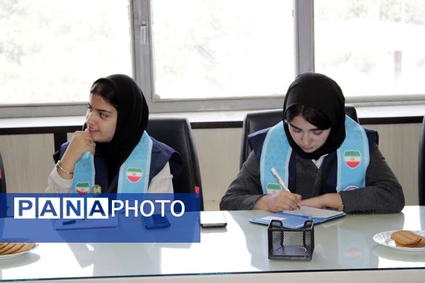 نشست صمیمی دانش‌آموزان خبرنگار پانا با مدیرکل آموزش و پرورش کهگیلویه و بویراحمد 