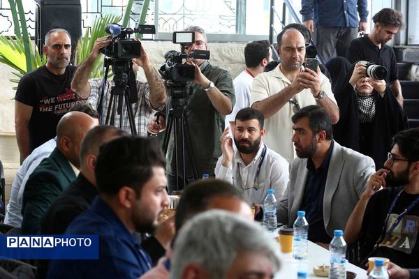 مستند «سلاح نفت» در کافه فلسطین رونمایی شد