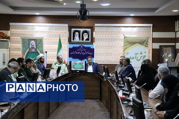 گرامیداشت هفته معلم با تجلیل از فرهنگیان آموزش و پرورش منطقه ۱۴ 
