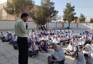 از ایثار تا امنیت؛دعوت از نیروی انتظامی در دبستان دخترانه ۱۵ خرداد زارچ