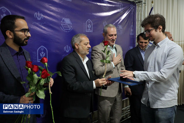 نشست صمیمی وزیر آموزش و پرورش با مدال آوران المپیادهای جهانی