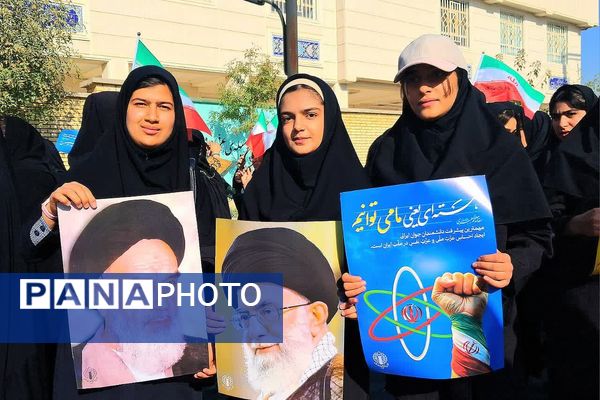 حضور پرشور دانش‌آموزان و فرهنگیان در راهپیمایی روز دانش‌ آموز در باشت 