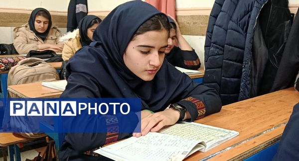 آزمون تلاوت قرآن دانش‌آموزان دبیرستان تیمسار فلاحی ناحیه یک کرج 