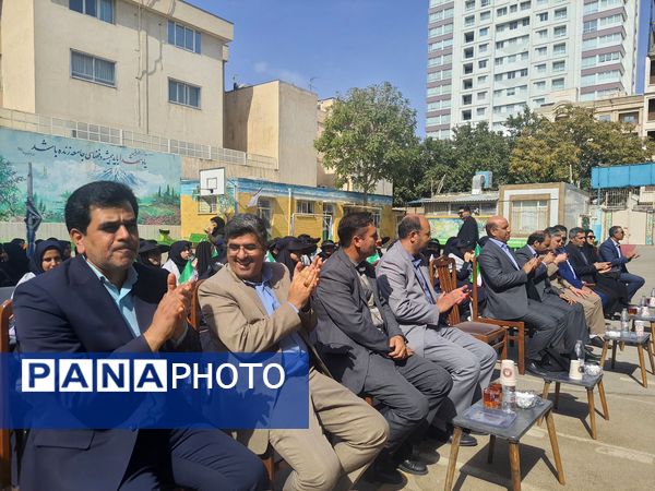 مراسم باشکوه زنگ ایثار و مقاومت در مدرسه شاهد تکتم ناحیه ۳