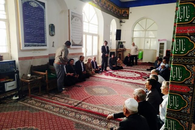 جلسه هادی هاشمی‌نیا با اهالی محله ده‌محسن؛ تأکید بر رفع مشکلات زیرساختی و خدمات شهری