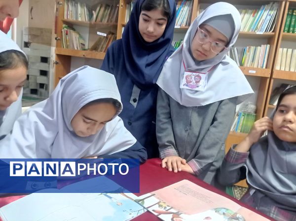گرامیداشت هفته کتاب و کتابخوانی در مدرسه مهندس رحمانی فرد ناحیه یک مشهد 