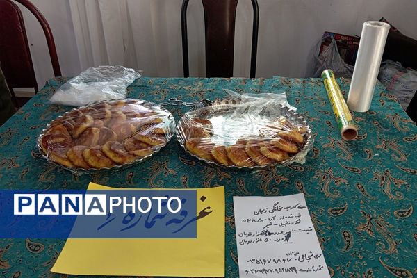 حضور دانش آموزان دبیرستان دخترانه دانش نیا در نمایشگاه صنایع دستی حوزه علمیه 