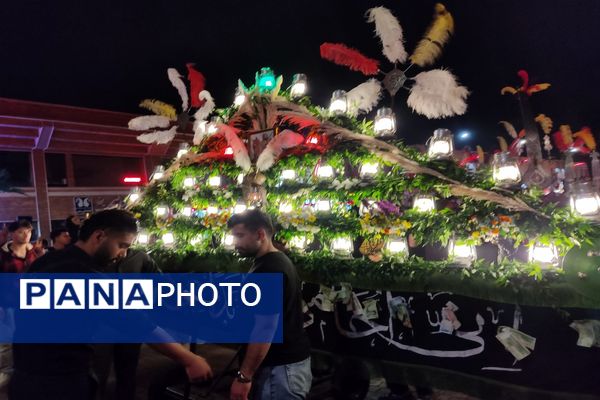 اقامه نماز ظهر عاشورا و آیین تعزیه‌خوانی در اردبیل 