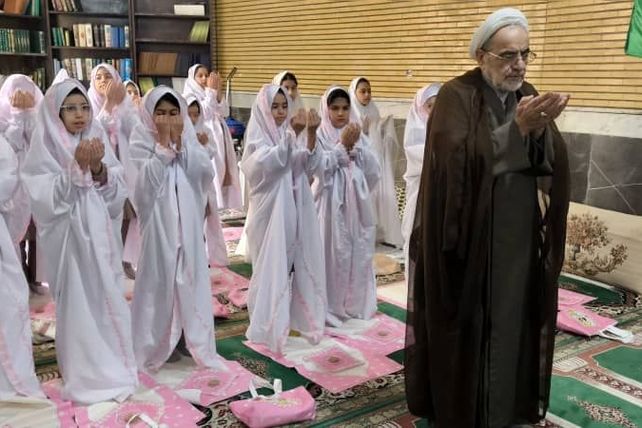 جشن بندگی دانش‌آموزان دبستان ارمغان هستی ناحیه 3 کرج 