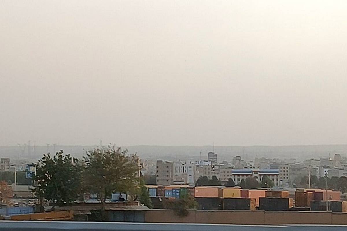 آلودگی شدید هوا بر فراز کرج دیده میشود