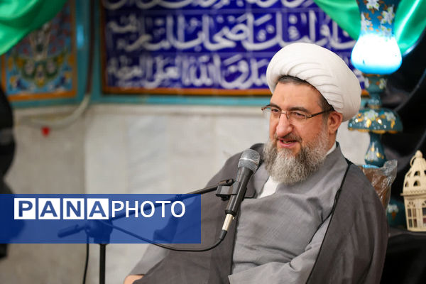 هم‌نشینی معنویت و تعلیم در مسجد