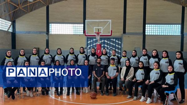 برگزاری چهارمین جشنواره مینی و نونهالان بسکتبال در سالن تختی شهرکرد