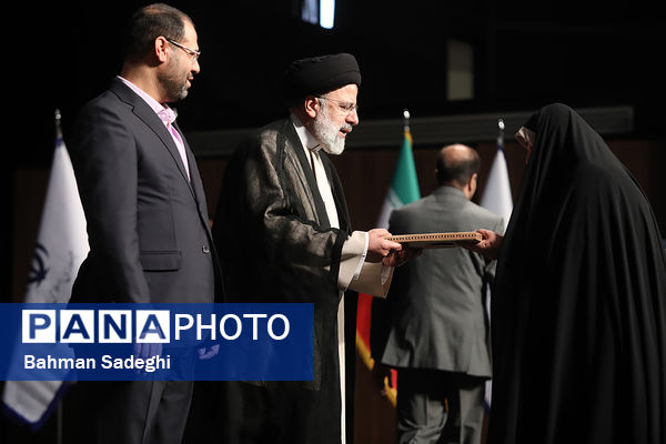تجلیل از معلمان نمونه کشوری با حضور رئیس جمهوری
