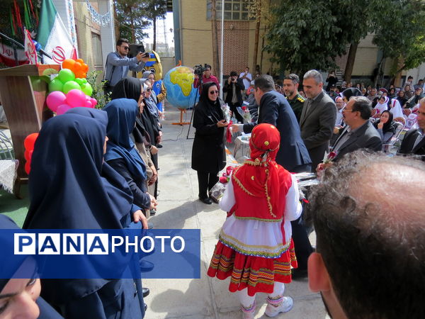 نواختن زنگ اول مهر در مدرسه شهدا فرهنگی 