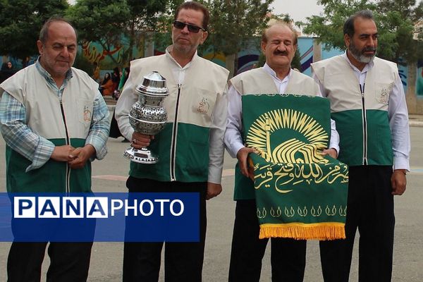 برگزاری مراسم باشکوه دهه کرامت در دبستان شهید بهاری پرند با حضور خادمین حرم رضوی