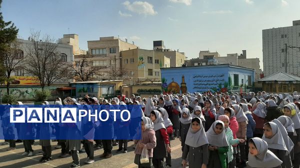 آموزش بازیافت و تفکیک زباله‌های تر و خشک در دبستان نیایش