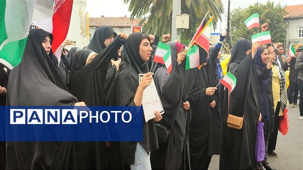 تجمع دانشجویان در اعتراض به حملات آمریکا و اسرائیل در قائمشهر 