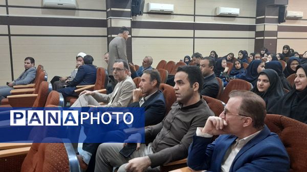 جشن عاطفه‌ها در آموزش و پرورش ناحیه ۲ خرم‌آباد