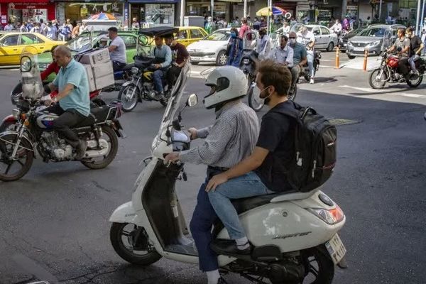 موتورسیکلت‌ها با رعایت قوانین به کاهش آلودگی هوا و ترافیک کمک می‌کنند