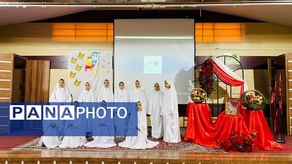 جشن صمیمانه شب یلدا  مدرسه شهید ابراهیمی باخرز