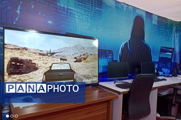 بازدید دانش‌آموزان بسیجی از نمایشگاه بزرگ قله افتخار 