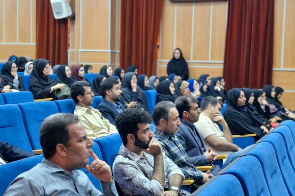 آیین تقدیر از مشاوران و رابطین مشاورین در قرچک