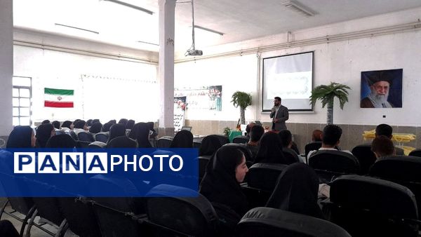 مراسم تجلیل از دانش‌آموزان برتر جشنواره فرهنگی هنری امید فردا در دبیرستان فاطمه الزهرا شهرستان اسدآباد 